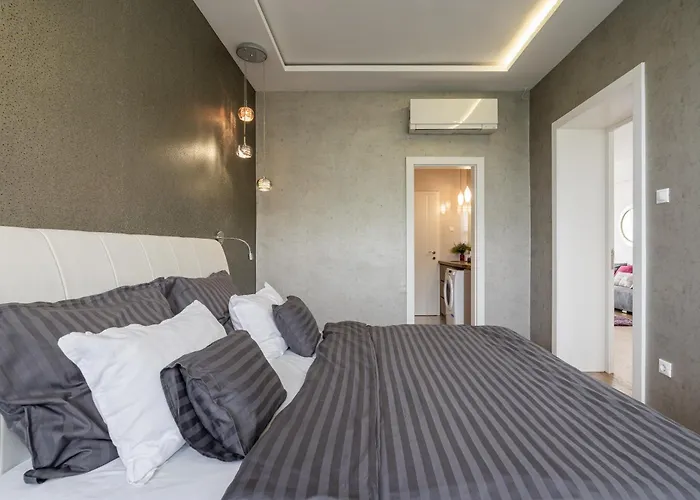 Basilika Breathless View One Bedroom Elegant With Balcony Free Parking Upon Reservation * Budapeste